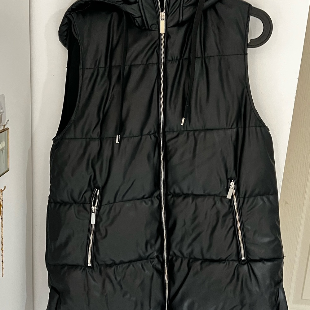 Zara Black Quilted Puffer Vest with Hood